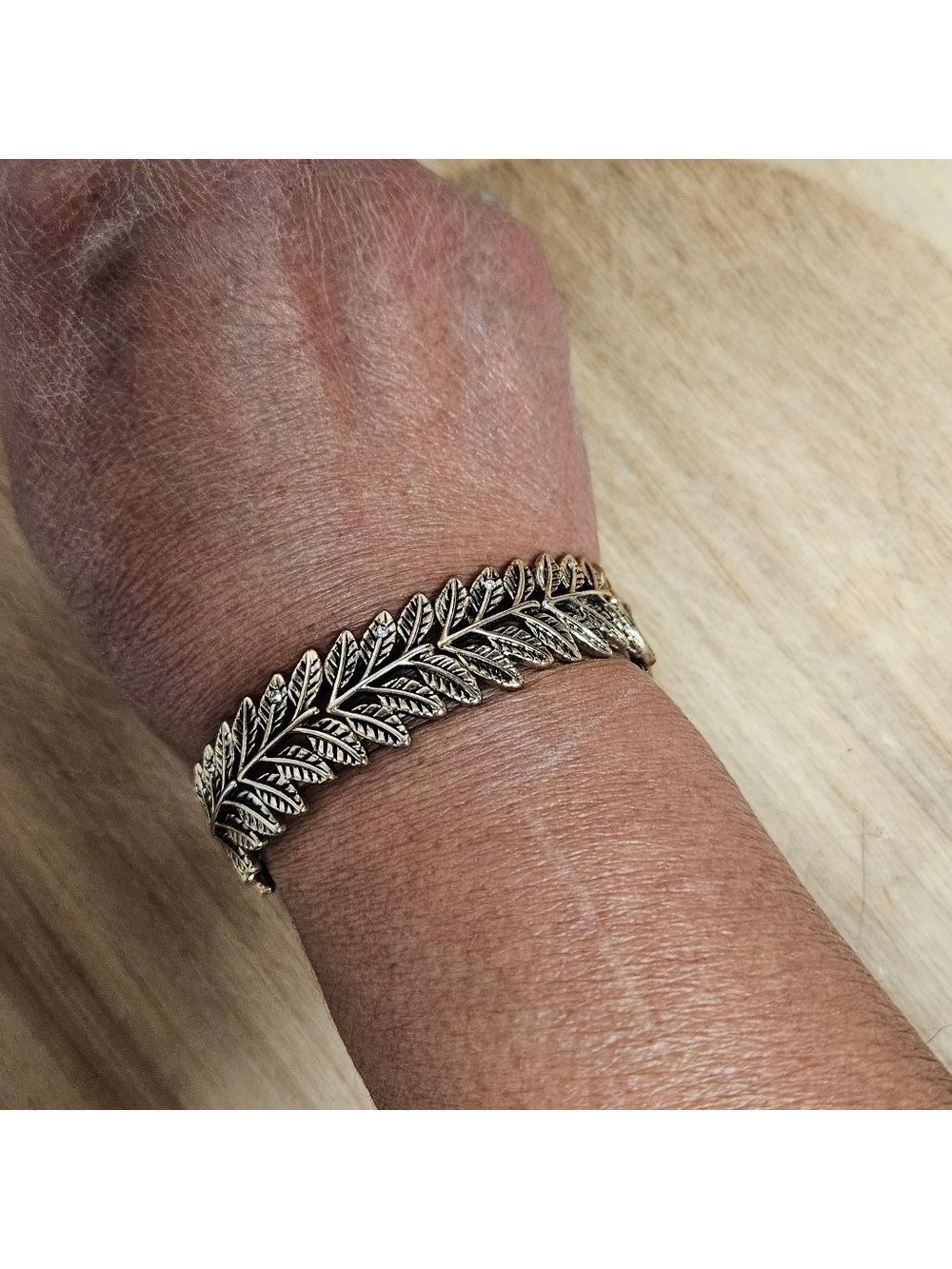 Vintage Gold-tone Leaf Panel Stretch Bracelet
